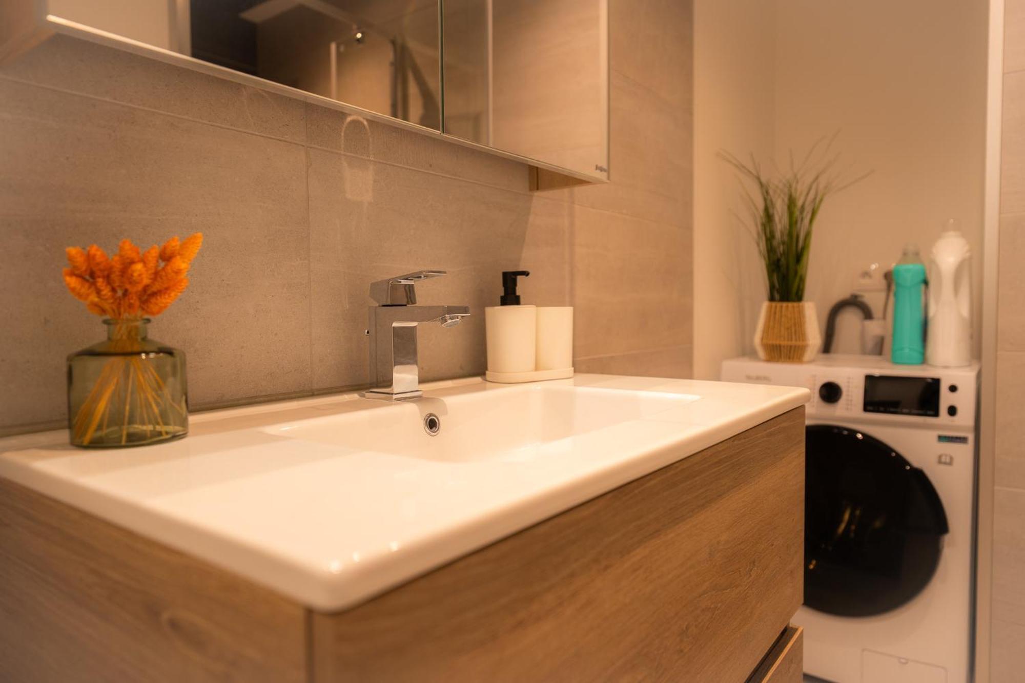 Appartement Cosy Pres De Tout ! Монс Екстериор снимка